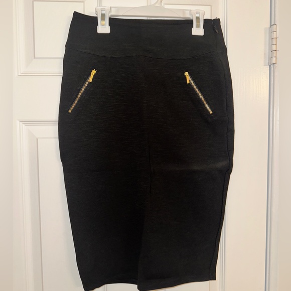 Size small black stretchy skirt with slit in back - Picture 1 of 4
